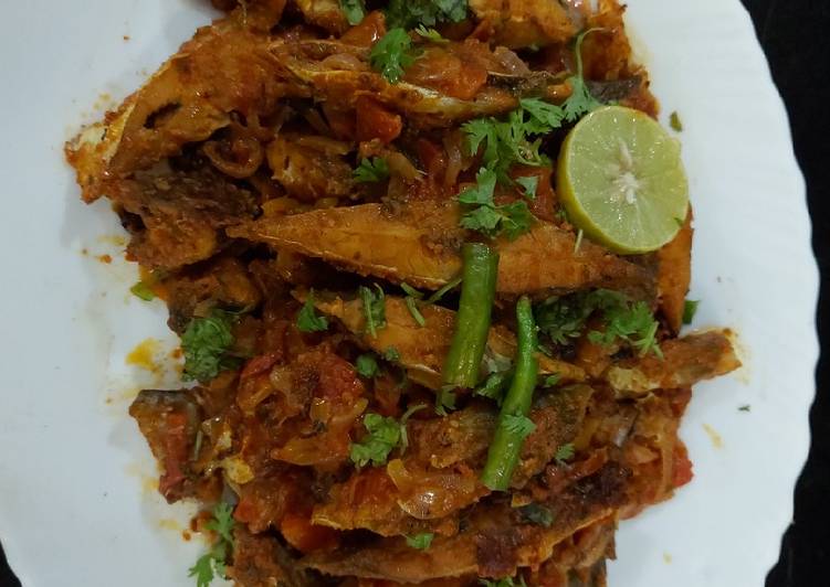 Step-by-Step Guide to Make Homemade Fish onion and tomato masala