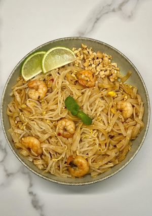 Une photo de Pad thaï aux crevettes 🇹🇭 🦐