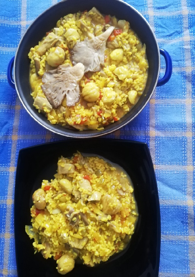 Una foto de Arroz de Otoño, con setas y castañas. #weekendreto #domino