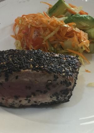 Una foto de Atún sellado al ajonjolí Sonorense