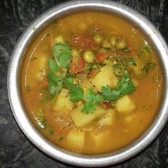 A picture of Aloo matar ki sabji.