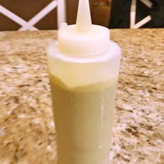 A picture of Spicy cilantro crema.