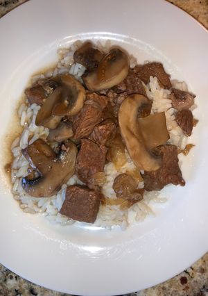 A picture of Beef Tips and Rice.