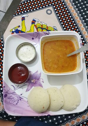 A picture of Sambar idli.