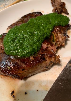 A picture of Green herb sauce.