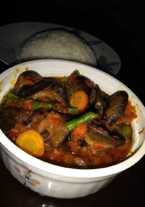 A picture of Peppered snail.