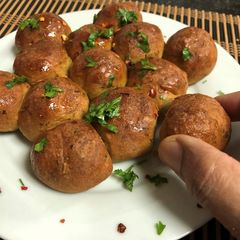 A picture of Kasuri Methi Flavoured Pull Apart Bread.