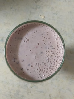 A picture of Banana oatmeal smoothie.
