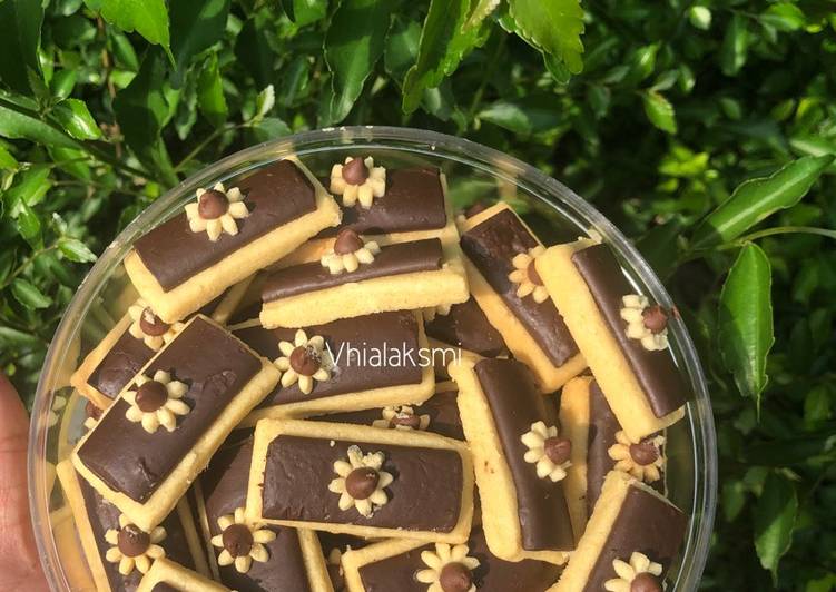 Anti Ribet, Membuat Chocholate Stick Cookies Bunda Pasti Bisa