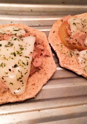 Foto principal de Montadito de atún, tomate y queso