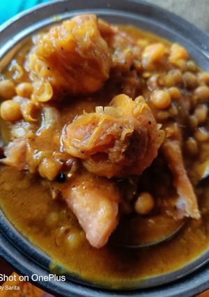 A picture of Kachori Chaat.