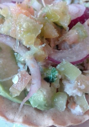 Una foto de Ceviche de pescado con tomate verde