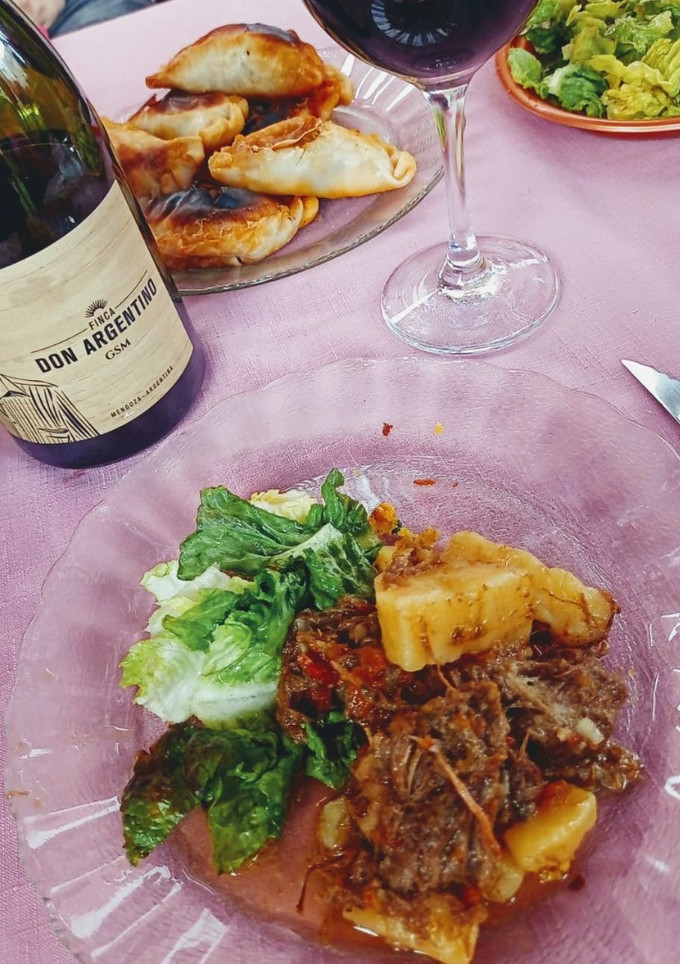 Una foto de Carne a la olla
