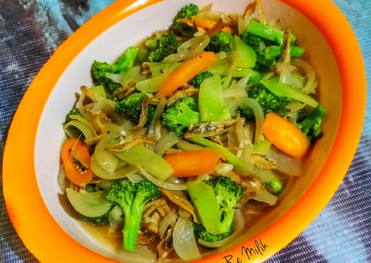 112. Bonggol Brokoli Tumis Anchovies