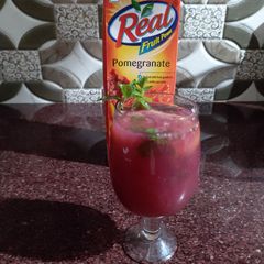 A picture of Pomegranate mojito.
