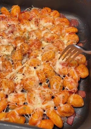 Una foto de Ñoquis al Horno con Bacon y Queso