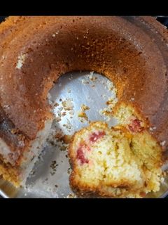 रवा टूटी फ्रूटी केक (rava tutty fruity cake recipe in marathi) रेसिपी चे मुख्य फोटो