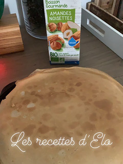 Une photo de Crêpes au lait végétal amande / noisette au Thermomix
