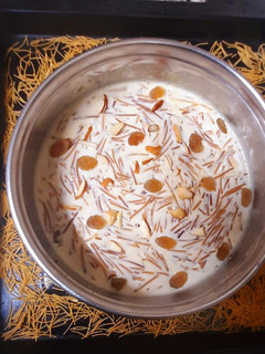 मीठी सेवइयां(meethi seviyan recipe in hindi) रेसिपी मुख्य फोटो