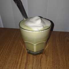 Una foto de Matcha latte con vainilla