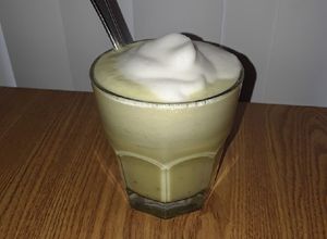 Una foto de Matcha latte con vainilla