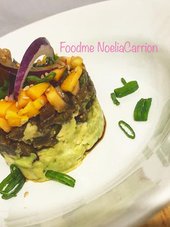 Una foto de 🍃 Tartar de atún, aguacate y papaya 🍃
