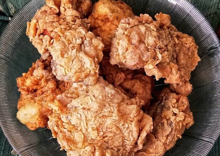 Bagaimana Menyiapkan Ayam goreng crispy yang Lezat Sekali