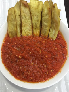 A picture of Fried sweet potatoes and pepper sauce.
