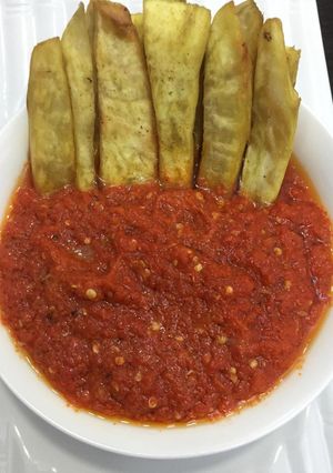 A picture of Fried sweet potatoes and pepper sauce.