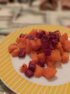 Fűszeres sütőtök és cékla kockák recept fotója