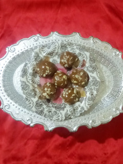 बेसन के लड्डू (Besan ke ladoo recipe in Hindi) रेसिपी मुख्य फोटो
