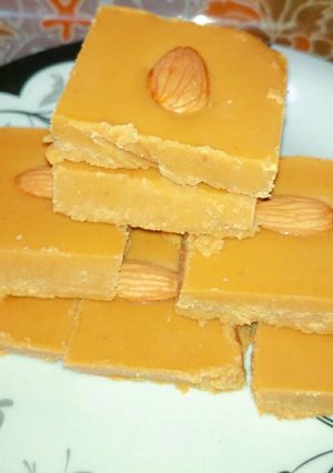 बेसन बर्फी (Besan burfi recipe in hindi) रेसिपी मुख्य फोटो