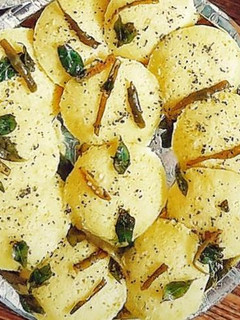 सूजी बेसन ढोकला (Suji besan dhokla recipe in Hindi) रेसिपी मुख्य फोटो