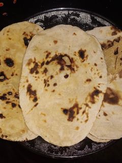 গারলিক তন্দুরি নান(Garlic tandoori nan recipe in Bengali) রেসিপির প্রধান ছবি