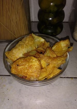 Una foto de Papas fritas crujientes en ojuelas