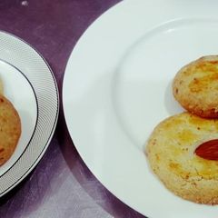 A picture of Almond khatai.