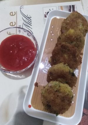 A picture of Aloo ke kabab 😍.