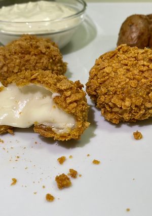 Mini rántott sajt bébi sült burgonyával recept fotója