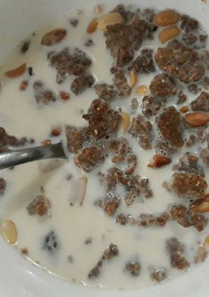 A picture of Granula and groundnut.
