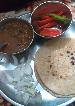 A picture of Makhni dal.