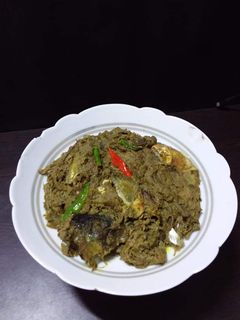 ইলিশ দিয়ে কচু শাক (ilish diye kochu saag recipe in Bengali) রেসিপির প্রধান ছবি