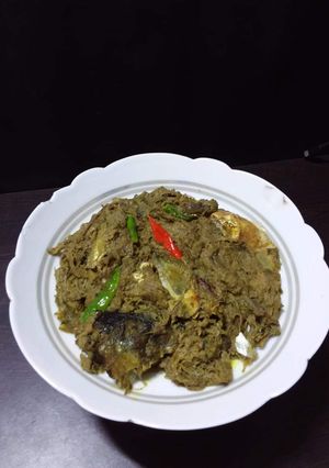 ইলিশ দিয়ে কচু শাক (ilish diye kochu saag recipe in Bengali) রেসিপির প্রধান ছবি