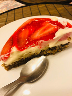 Una foto de Keto - Tarta de frutillas 🤗🤗🤗 #sinharina #sinazucar#yococinoencasa