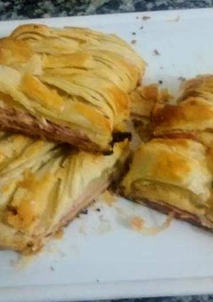 Una foto de Trenza de hojaldre de jamón y queso