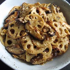 A picture of Shiitake & Lotus Root ‘Goma-ae’.
