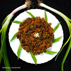 A picture of Spring Onion Besan Sabji.