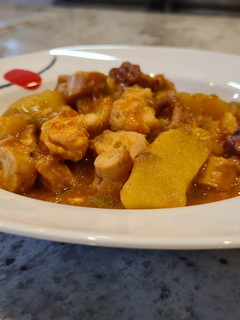 Una foto de Guiso de pulpo con langostinos y patatas