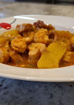Foto principal de Guiso de pulpo con langostinos y patatas