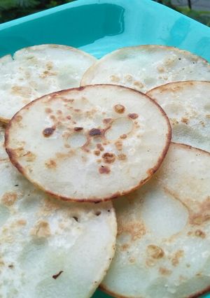 A picture of Goad poale (sweet rice semolina pancakes).