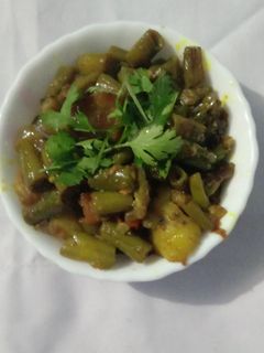 बीन्स की सूखी सब्जी (Beans ki sukhi sabzi recipe in Hindi) रेसिपी मुख्य फोटो